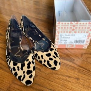 Gianni Bini like new animal print flats